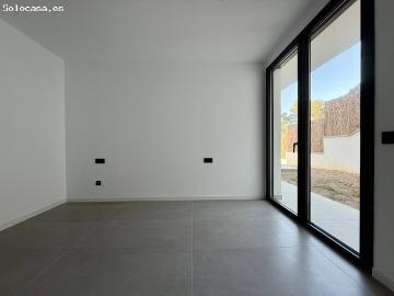 Planta baja de obra nueva en Bellaterra con gran jardín privado – Ideal para parejas