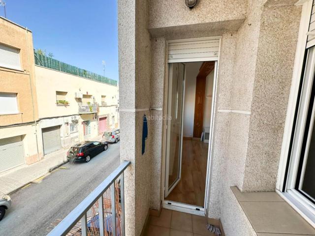 Planta baja en venta en Terrassa, Ca n'Anglada. AMPLIO PISO DE 4 HABITACIONES CON BALCÓN, PARA ENTRAR A VIVIR. Plantas bajas.