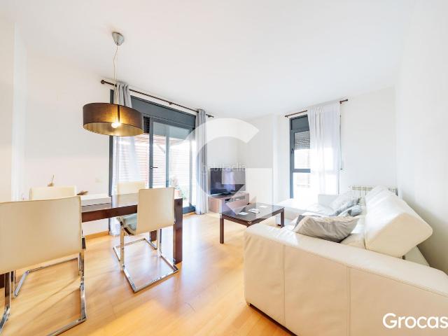 Planta baja en venta en Terrassa, Can Roca. PRECIOSO PISO CON TERRAZA, PARKING Y PISCINA PRIVADA. Plantas bajas.