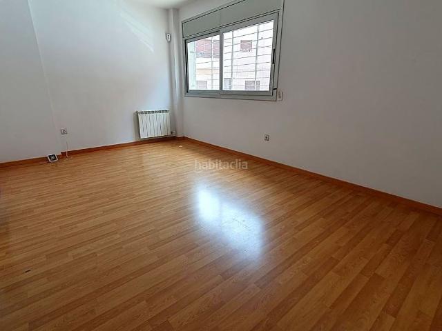 Planta baja en venta en Terrassa, La Cogullada. Fantástica planta baja cantonera, seminueva y muy luminosa en La Cogullada. Plantas bajas.