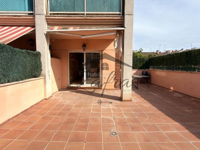 Planta baja en venta en Tordera, Sant Pere. Magnífico piso en planta baja con grandes terrazas en la zona de Sant Pere, Tordera. Plantas bajas.
