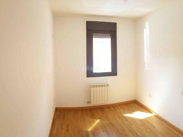 Planta baja en venta en Tordesillas. C. Corro Bazán 3, Bajos B Edificio Corro Bazán piso de 2 habitaciones y 2 baños completos en pleno centro de Tordesillas. Plantas bajas.