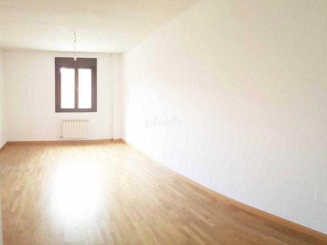 Planta baja en venta en Tordesillas. C. Corro Bazán 3, Bajos D Edificio Corro Bazán Piso de 2 dormitorios de 61 m2 en pleno centro de Tordesillas. Plantas bajas.