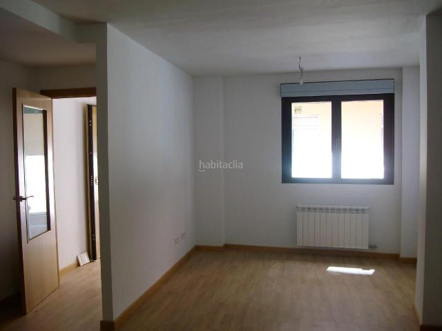 Planta baja en venta en Tudela de Duero. Casa baja de 3 dormitorios en pleno centro de Tudela de Duero con patio de 42 m2. Plantas bajas Tudela de.