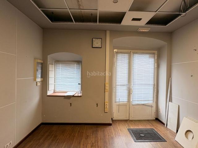 Planta baja en venta en Villaviciosa, Villaviciosa Amandi. Vivienda con entrada independiente en Villaviciosa. Tú decides quién la reforma. Plantas bajas.