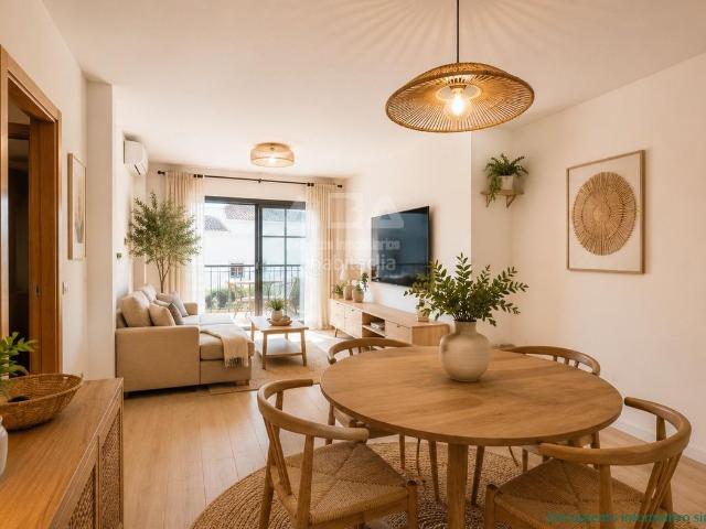 Planta baja en venta en Alcossebre. Exclusivo piso en Alcossebre con gran terraza, piscina y tenis ABA Expertos Inmobiliarios. Plantas bajas.