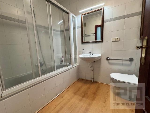 Planta baja en venta en Ávila, Sur. Magnífica vivienda en una de las zonas más cómodas y consolidadas de Ávila, con todos los servicios a escasos minutos. Plantas bajas.