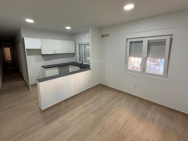 Planta baja en venta en Badajoz, Ciudad Jardín. SE VENDE PISO NUEVO A ESTRENAR DE 5 HABITACIONES EN PARDALERAS BADAJOZ. Plantas bajas.