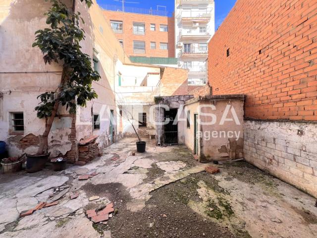 Planta baja en venta en Badalona, La Salut. ATENCIÓN INVERSORES Y EMPRESAS CONSTRUCTORAS!. Plantas bajas.