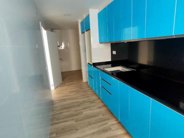 Planta baja en venta en Badalona, Llefià. ¡Oportunidad única en Santa Coloma de Gramenet! Piso reformado de 200 m² con jardín privado. Plantas bajas.