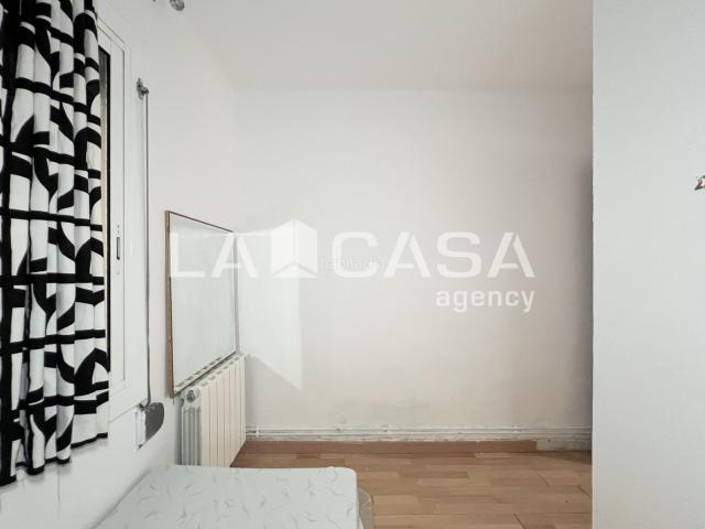 Planta baja en venta en Badalona, Llefià. LA CASA AGENCY TIENE EL PLACER DE PRESENTAR EN EXCLUSIVA. Plantas bajas.