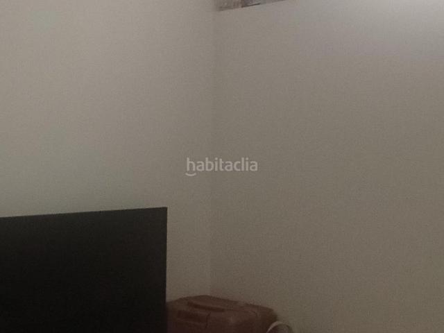 Planta baja en venta en Badalona, Llefià. Piso semisótano con inquilino y rentabilidad Calle Sant Cebrià, Badalona. Plantas bajas.
