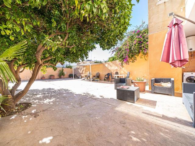 Planta baja en venta en Baleares Palma de Mallorca, Els Hostalets. Planta baja de 3 habitaciones con gran terraza privada en Hostalets, zona Jacinto Verdaguer. Plantas bajas Palma de.