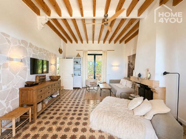 Planta baja en venta en Baleares Ses Salines, Ses Salines Poble. Piso histórico en la planta baja de la antigua estación de Son Coves, 123 m, 2 dormitorios, 2 baños. Plantas bajas Ses.