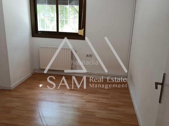 Planta baja en venta en Barcelona, Canyelles. Plantas bajas.