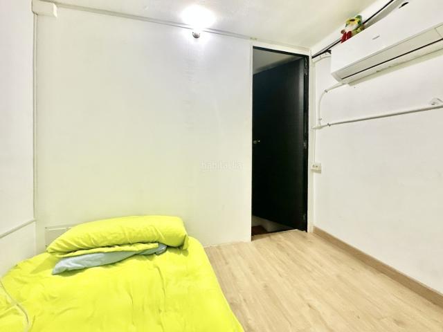 Planta baja en venta en Barcelona, Baix Guinardó. Gran oportunidad para inversores, con opción de cambio de uso para tramitar la cédula de habitabilidad. Plantas bajas.