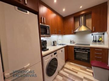 Planta baja en venta en Barcelona, Barri de les Corts. Piso reformado con entrada independiente en Les Corts. Plantas bajas.
