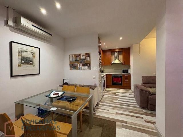 Planta baja en venta en Barcelona, Barri de les Corts. Piso reformado con entrada independiente en Les Corts. Plantas bajas.
