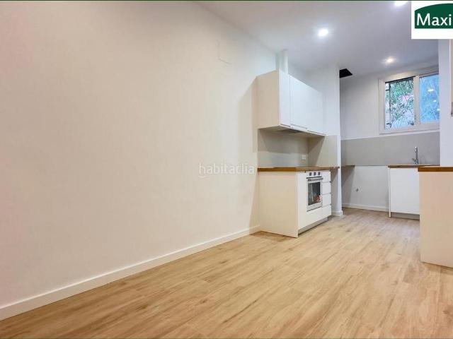Planta baja en venta en Barcelona, El Camp de l´Arpa del Clot. Plantas bajas.