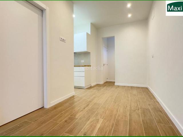 Planta baja en venta en Barcelona, El Camp de l´Arpa del Clot. Plantas bajas.