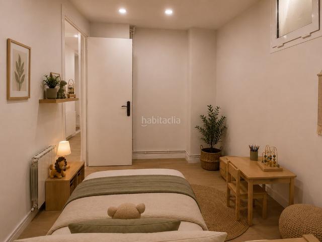 Planta baja en venta en Barcelona, El Camp de l´Arpa del Clot. Vivienda tipo loft completamente reformada, con cédula de habitabilidad, instalación de gas y certificado energético vigente. Plantas.