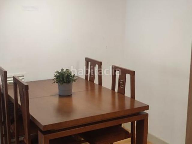 Planta baja en venta en Barcelona, La Marina del Port. Precioso bajo con terraza y piscina. Plantas bajas.