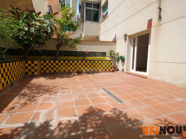 Planta baja en venta en Barcelona, Sant Ramon Maternitat. Plantas bajas.