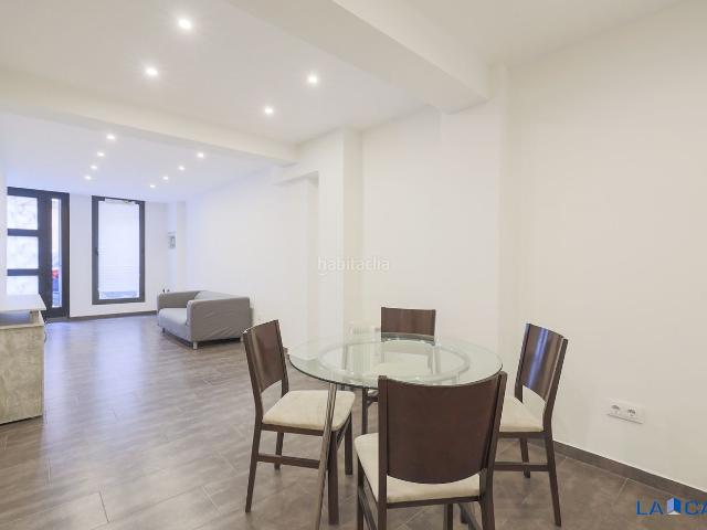 Planta baja en venta en Barcelona, Sants Badal. Piso en venta en calle de Violant dHongria Reina dAragó. Plantas bajas.