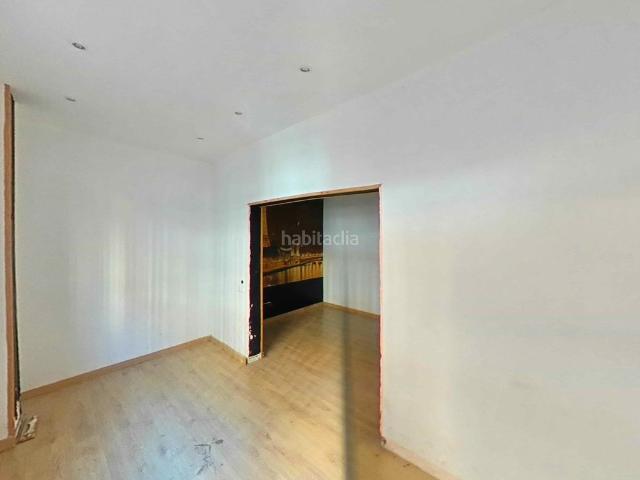 Planta baja en venta en Barcelona, Porta. PLANTA BAJA A REFORMAR EN NOU BARRIS. Plantas bajas.