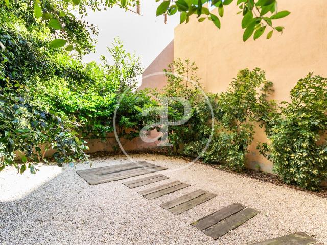 Planta baja en venta en Barcelona, Raval. Plantas bajas.