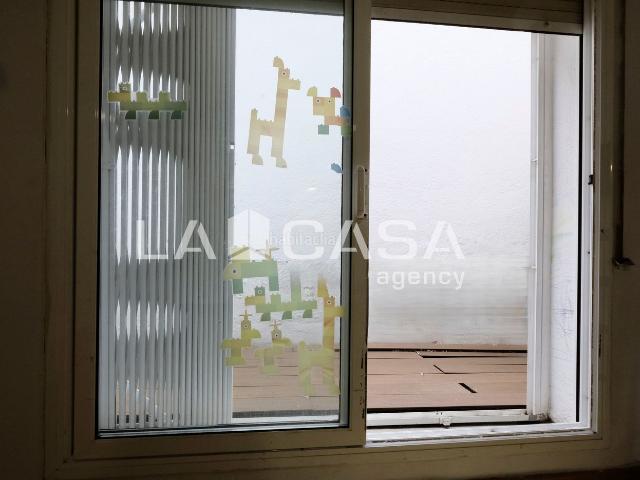 Planta baja en venta en Barcelona, Vilapicina Torre Llobeta. TERRAZA TRES HABITACIONES. Plantas bajas.
