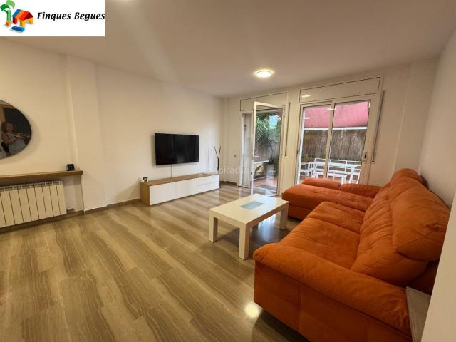 Planta baja en venta en Begues. Plantas bajas.