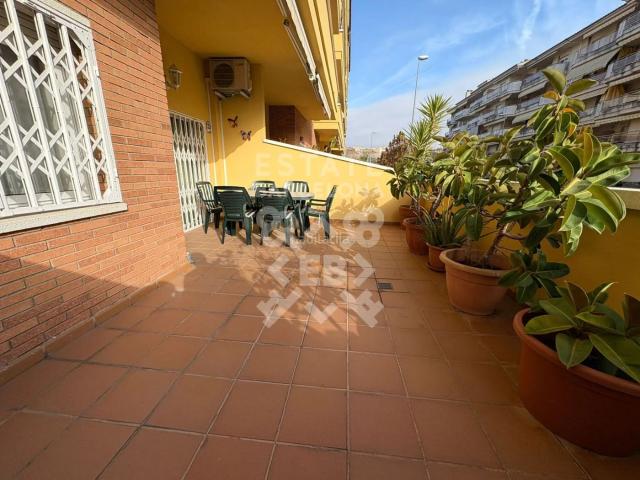 Planta baja en venta en Blanes, Els Pins Costa Brava. Planta baja con terraza. Plantas bajas.