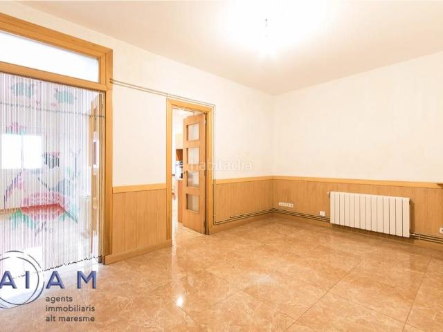 Planta baja en venta en Calella. Planta baja reformada en el centro de Calella. Plantas bajas.