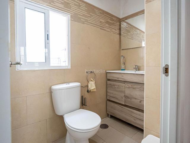 Planta baja en venta en Carmona. Viva el encanto histórico de Carmona. Bajo con patio para reformar en ubicación privilegiada. Plantas bajas.