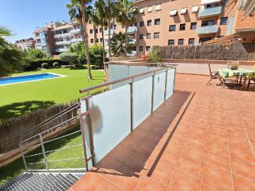 Planta baja en venta en Castelldefels, Els Canyars. ESPLENDIDO PISO DÚPLEX CON 2 TERRAZAS. Plantas bajas.