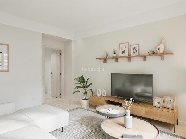 Planta baja en venta en Cerdanyola del Vallès, Catalunya Fontetes. Bajo de 4 dormitorios con 36 m² de comedor salón y cocina independiente. Plantas bajas Cerdanyola del.
