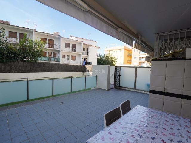 Planta baja en venta en Coma ruga, Coma ruga Platja Costa Dorada. Piso con terraza de 34m2, con salida directa a la piscina. Plantas bajas.