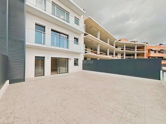 Planta baja en venta en Cubelles, Santa Maria l´Eixample Sud Sumella. Junto al centro y a escasos minutos de la playa. Plantas bajas.