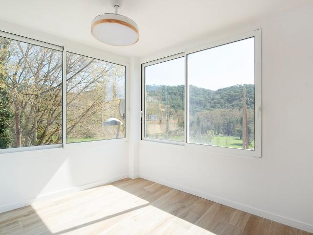 Planta baja en venta en Dosrius, Canyamars. Increíble planta baja con terraza a estrenar. Plantas bajas.