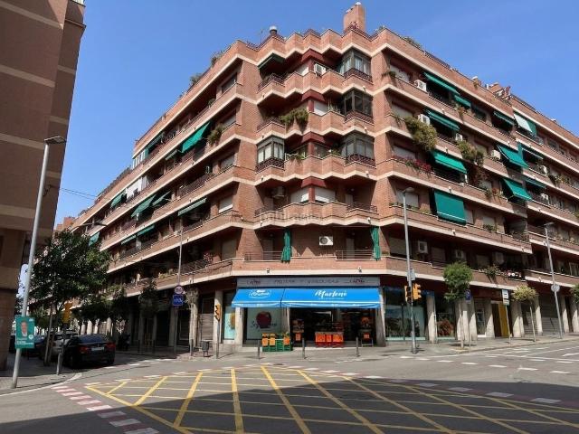 Planta baja en venta en Esplugues de Llobregat, Can Vidalet. ESTUPENDO PISO A LA VENTA EN CAN VIDALET ESPLUGUES DE LLOBREGAT REFORMADO EXTERIOR Y PARKING OPCIONAL. EN BUEN ESTADO!. Plantas bajas.