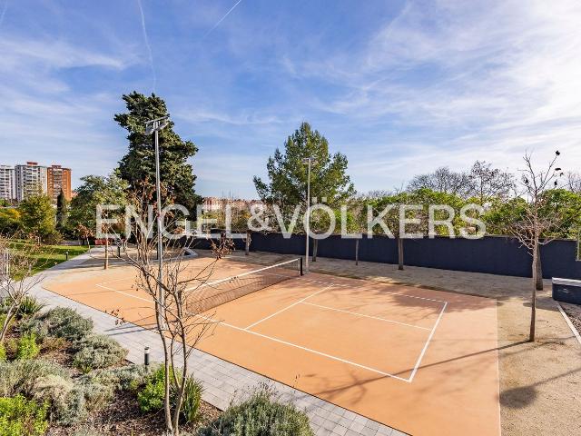 Planta baja en venta en Esplugues de Llobregat, Can Clota. Estupendo piso con terraza en finca de obra nueva y exclusivas zonas comunes. Plantas bajas Esplugues de.