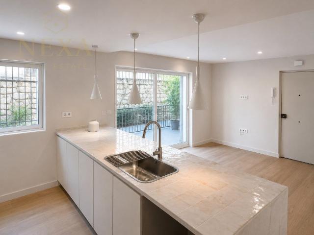 Planta baja en venta en Girona, Centre Barri Vell. Planta baja de diseño con terraza privada junto a la Muralla de Girona. Plantas bajas.