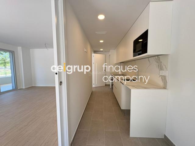 Planta baja en venta en Girona, Domeny. Piso de obra nueva en planta baja con terraza y piscina en Domeny. Plantas bajas.