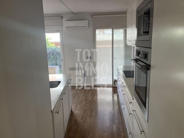 Planta baja en venta en Girona, Eixample Sud Migdia. Plantas bajas.