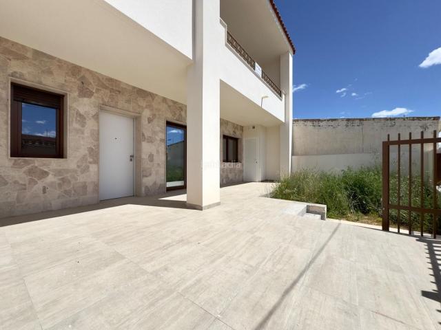 Planta baja en venta en Hondón de las Nieves. Planta baja nueva con jardín y vistas al valle en La Canalosa. Plantas bajas Hondón de las.
