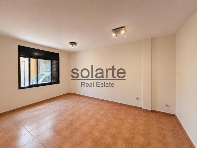 Planta baja en venta en Hospitalet de Llobregat L´, La Torrassa. Planta baja, tipo casa con entrada desde la calle. Plantas bajas Hospitalet de Llobregat.