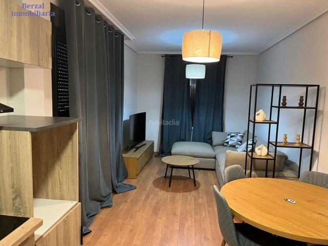 Planta baja en venta en Lardero. Bajo con jardín de un dormitorio, planta sótano, tipo loft. Garaje. Plantas bajas.