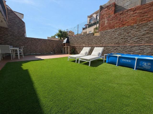 Planta baja en venta en Llagostera. Planta baja con gran terraza privada en el centro del pueblo. Plantas bajas.