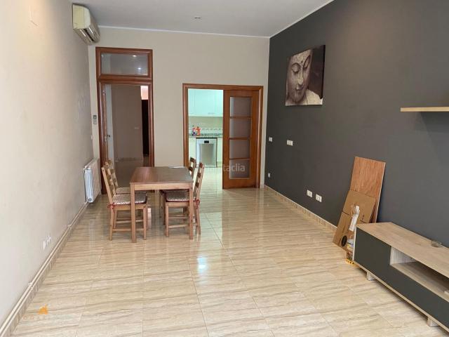 Planta baja en venta en Mataró, Cerdanyola Sud. Planta baja de 102 m2 con dos patios tocando Av. Puig i Cadafalch. Plantas bajas.
